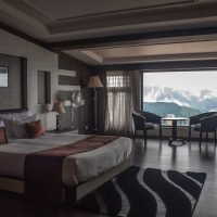 premium-luxury-suite-double-bed-mountain-view