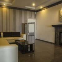 premium-luxury-suite-sitting-area-fireplace