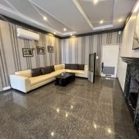 premium-luxury-suite-sitting-area